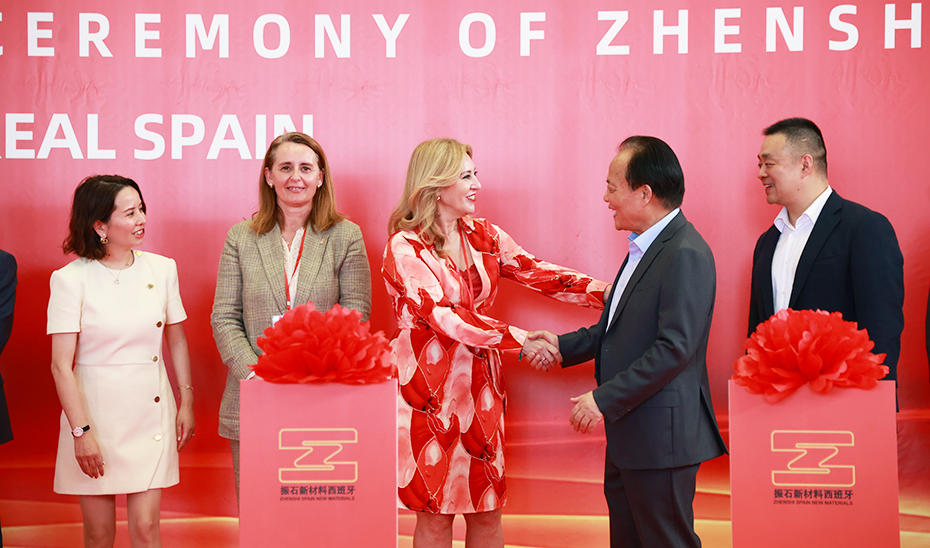 
			      Carolina España en la inauguración de las instalaciones de la multinacional china Zhenshi en Puerto Real (Cádiz)			    
			  